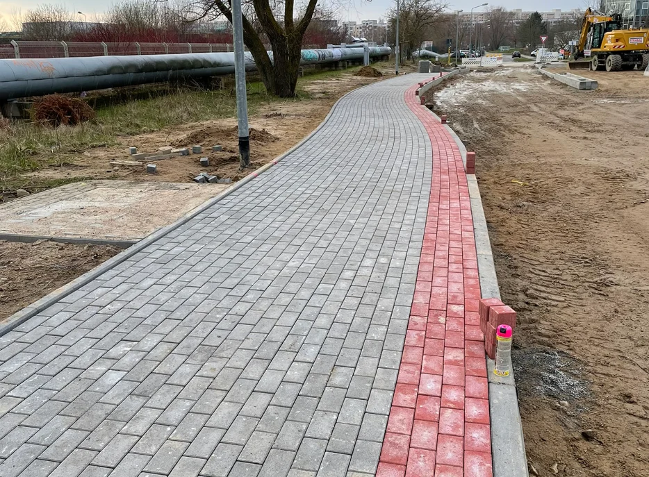 Fußgängerweg mit Radweg, neu gebaut